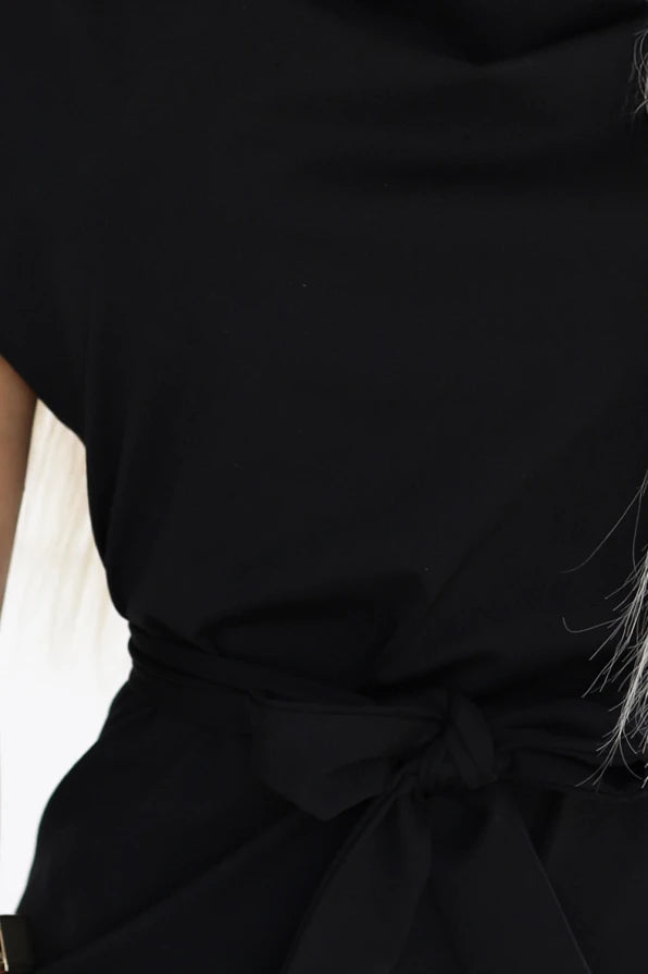 Damen Alltagskleid Minikleid mit Wasserfallausschnitt von Numoco schwarz Ausschnitt