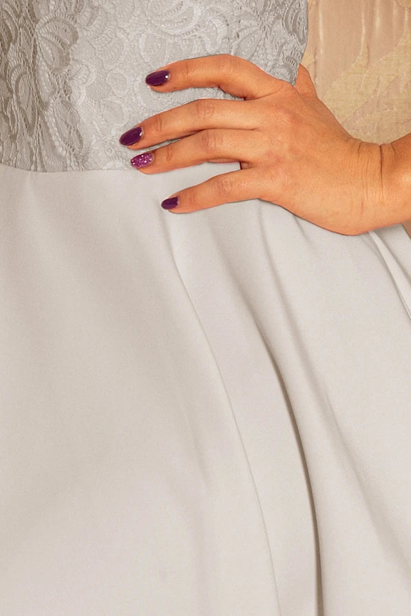 Damen Ausgestellte Abendkleid MARTA mit Spitze von Numoco grau Detailausschnitt