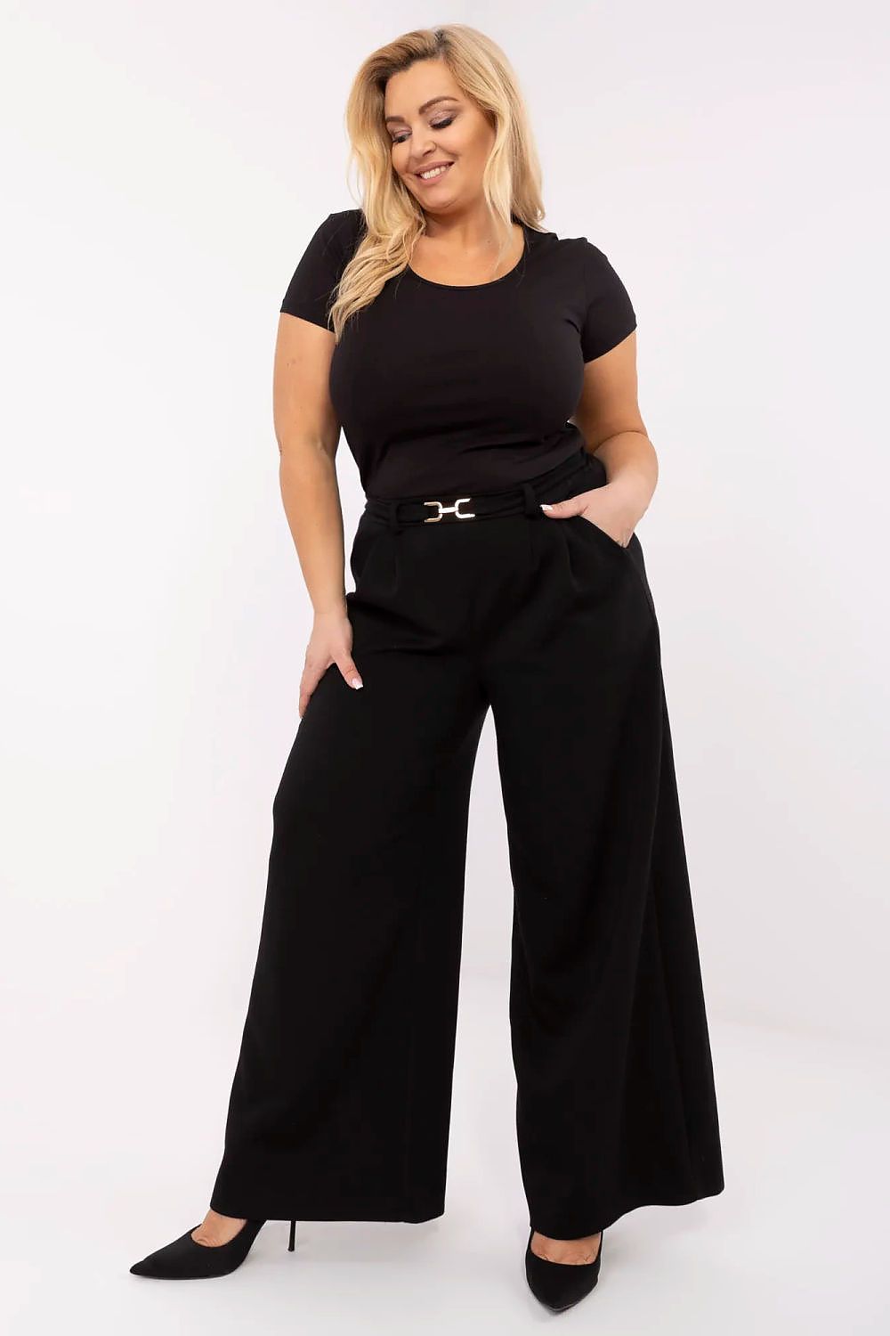Damen Baumwolle Basic T-Shirt Plus-Size von Relevance schwarz Vorderseite