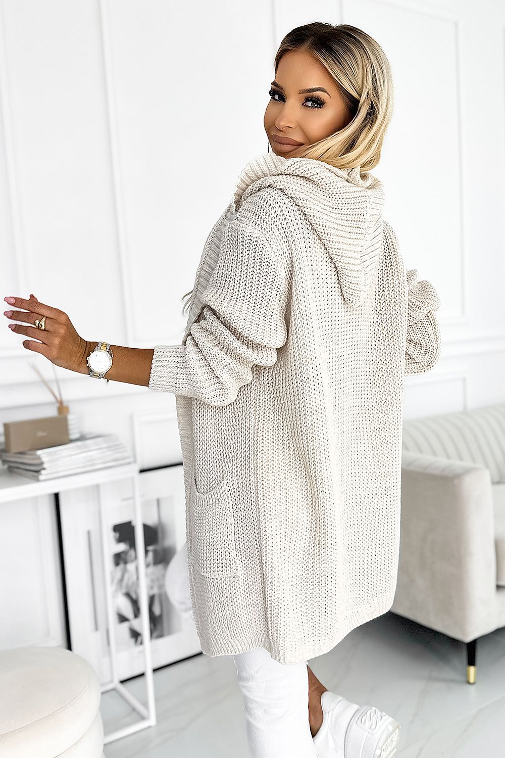 Damen Cardigan Beige Kapuze, Taschen & Aufnäher Numoco Basic beige Y2K-Stil Rückenansicht