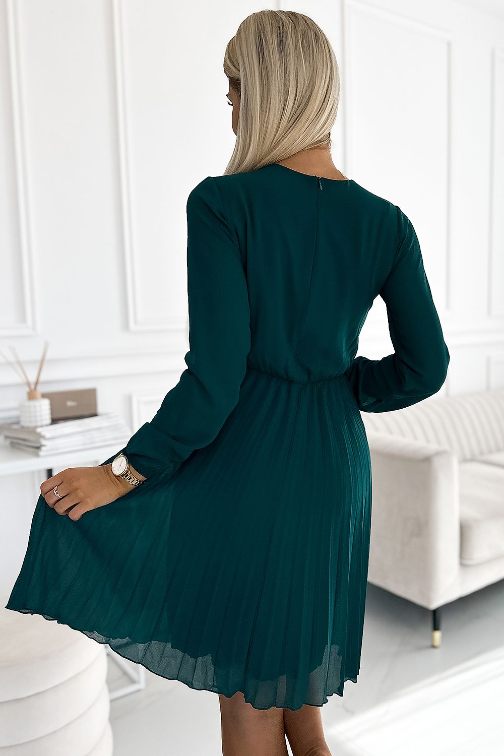 Damen Chiffon Plissee Cocktailkleid von Numoco dunkelgrün Rückseite