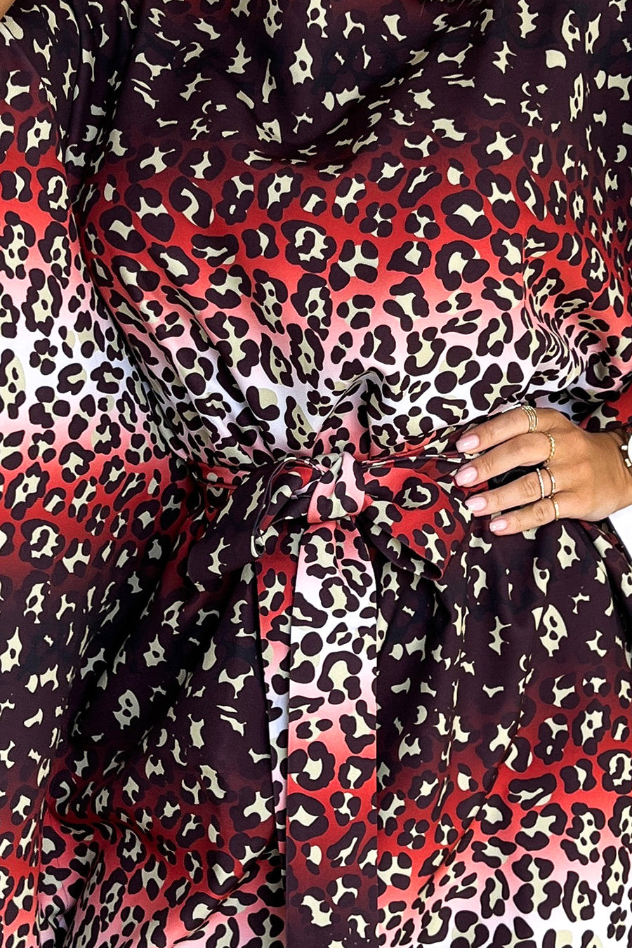 Damen Kleid Schmetterlingskleid Sofia von Numoco leoprint Ausschnitt