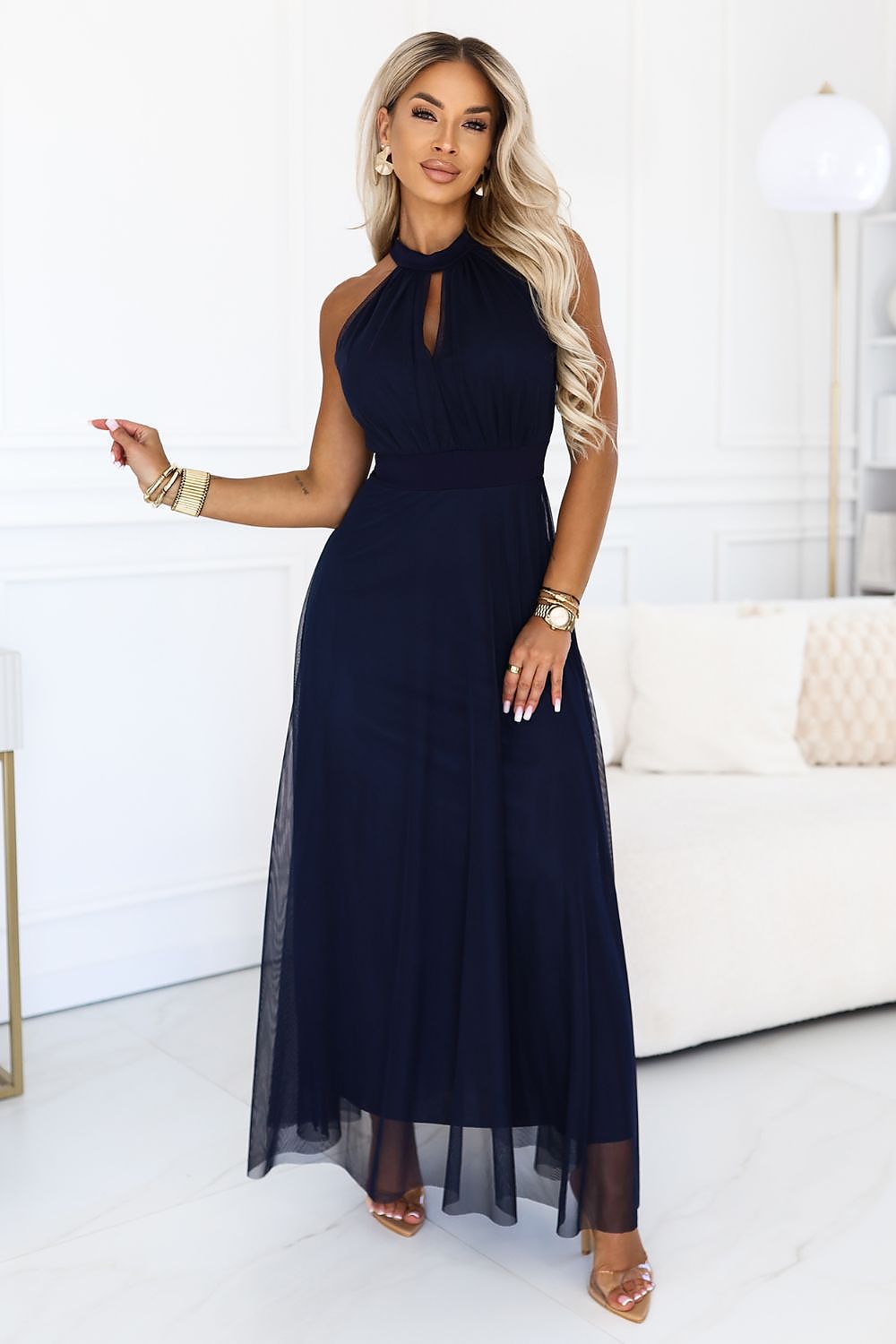 Damen Maxi-Kleid Neckholder, Taillenbindung & Tüllschicht Numoco Basic marineblau Quiet Luxury Vorderansicht