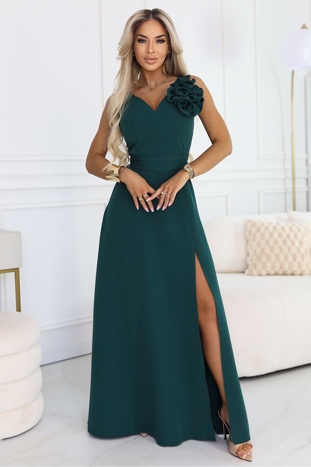 Damen Maxi Abendkleid, Herzausschnitt, Schulterblume & Beinschlitz von Numoco grün