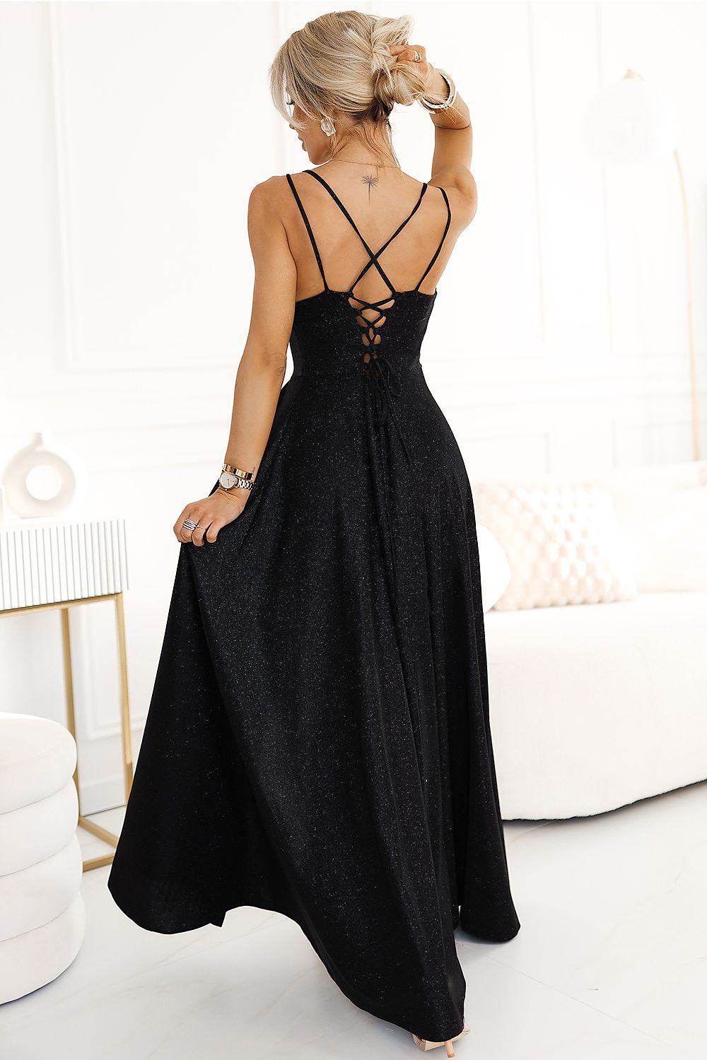 Damen Maxikleid mit Wasserfall Ausschnitt von Numoco schwarz Glitzer Rückseite