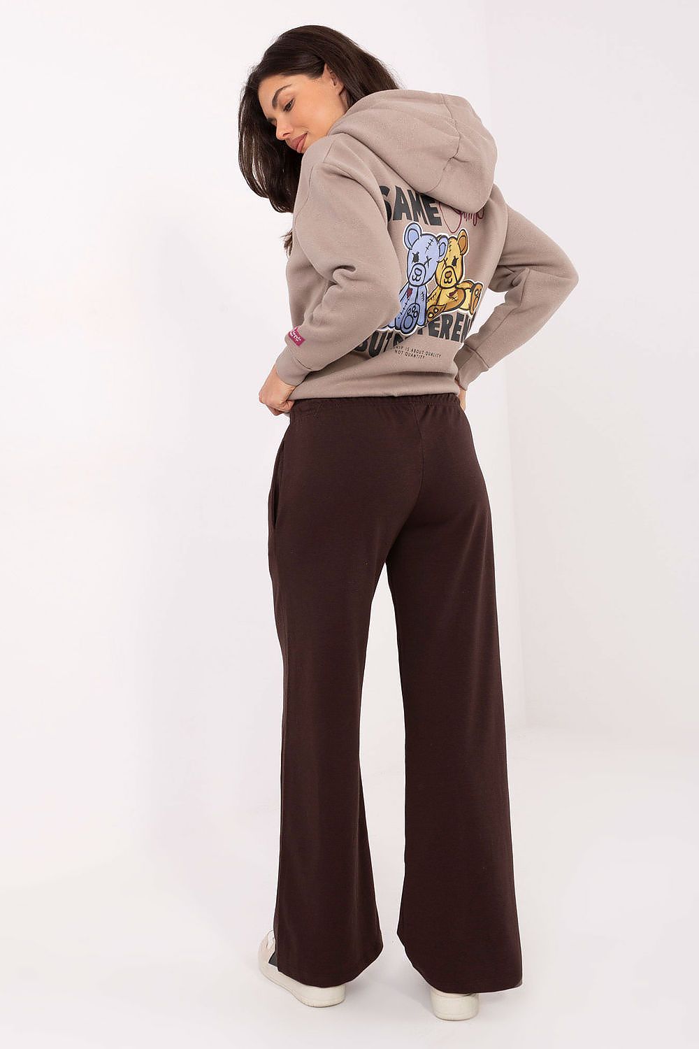 Damen Mid-Waist Jogginghose mit Taschen, gerader Schnitt von Relevance braun Rückseite
