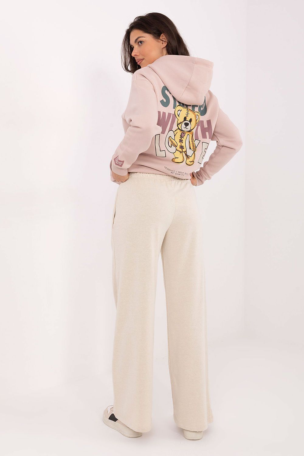 Damen Mid-Waist Jogginghose mit Taschen, gerader Schnitt von Relevance hellbeige Rückseite
