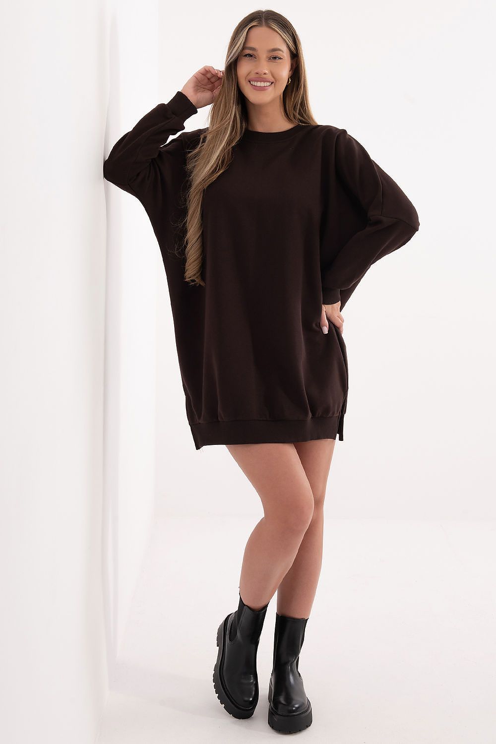 Damen Oversized Alltagskleid von Relevance braun Vorderseite