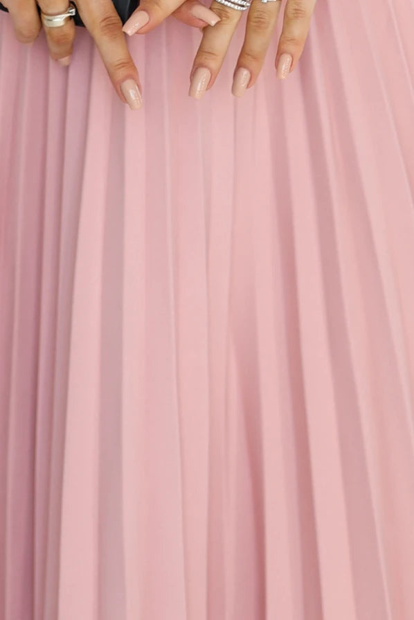Damen Plisseekleid mit kurzen Ärmeln von Numoco rosa 2 Ausschnitt