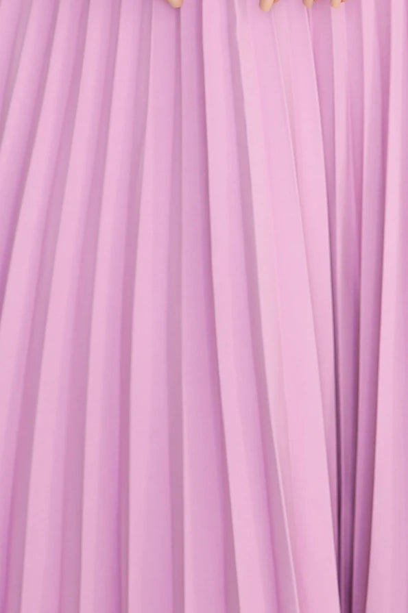 Damen Plisseekleid mit kurzen Ärmeln von Numoco rosa Ausschnitt