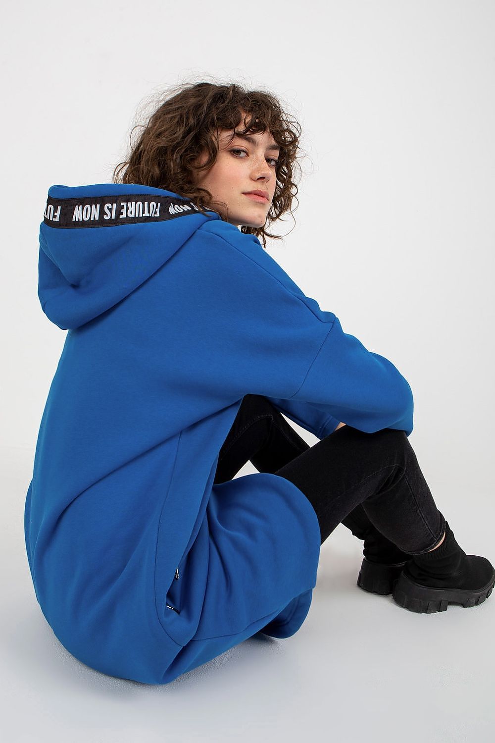 Damen Sweater Mantel blau mit Kapuze von Relevance Rückseite