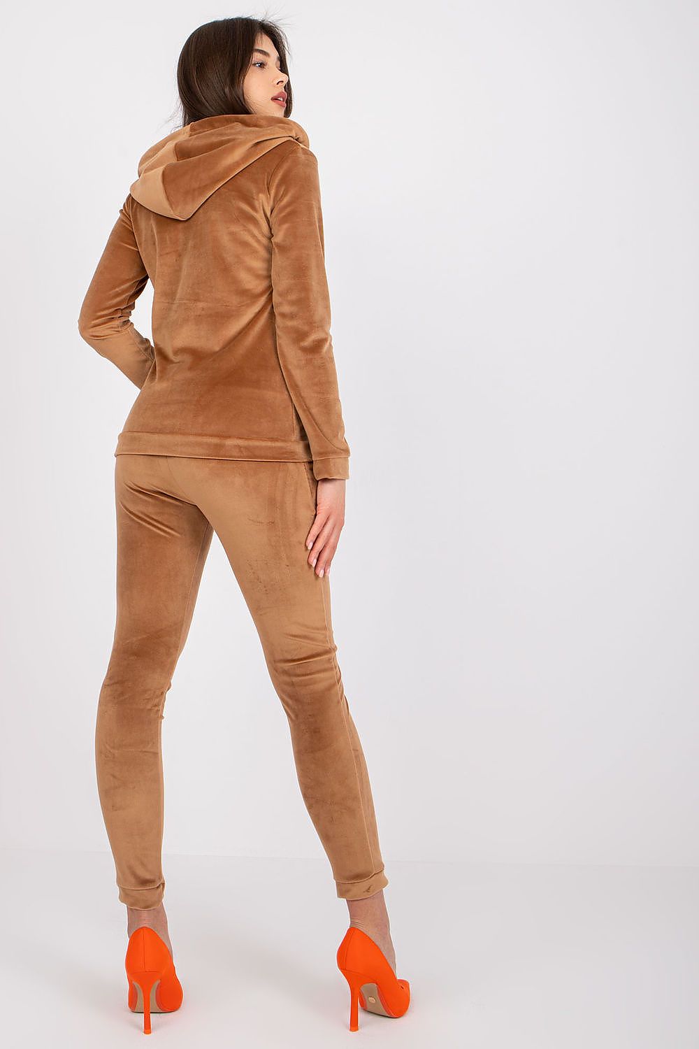 Damen Velour Anzug mit Kapuze Set von Relevance braun 2 Rückseite