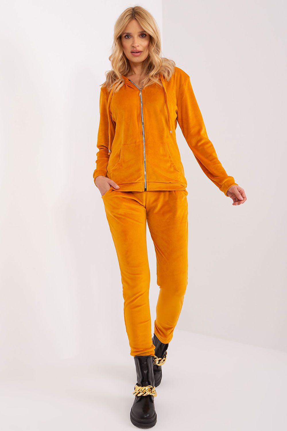 Damen Velour Anzug mit Kapuze Set von Relevance orange