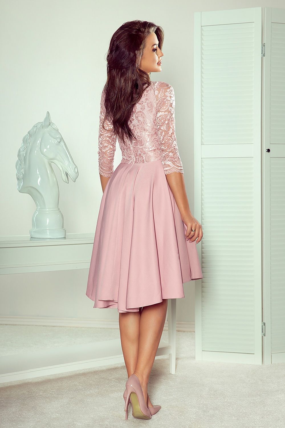 Damen asymetrisches Abendkleid mit Spitze von Numoco rosé Rückseite