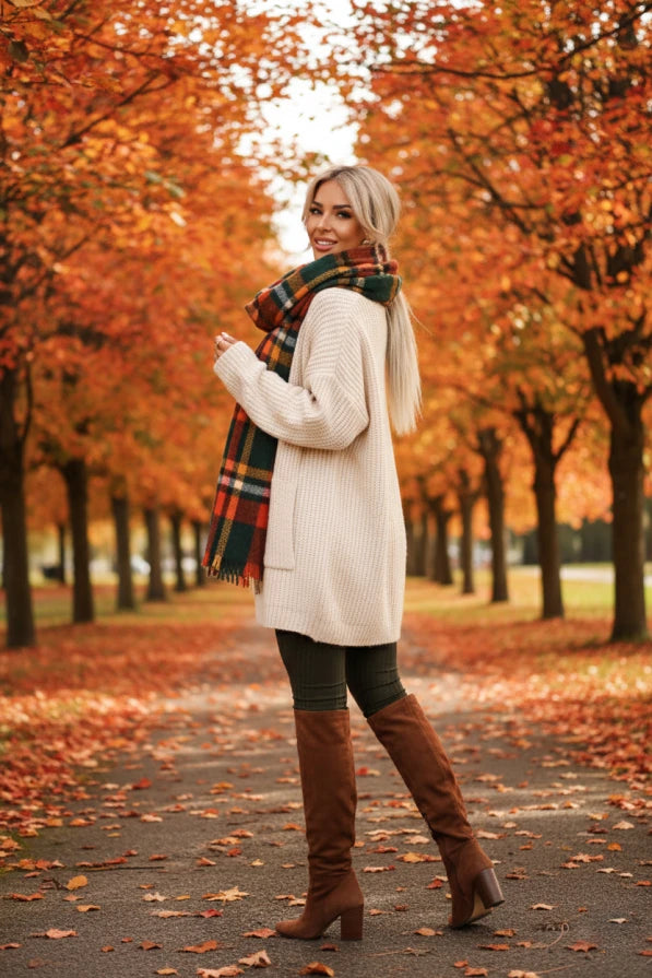 Damen gestreifter Jumpsuit, V-Ausschnitt, lange Ärmel mit Daumenloch von Numoco olivgrün Outfit Herbst