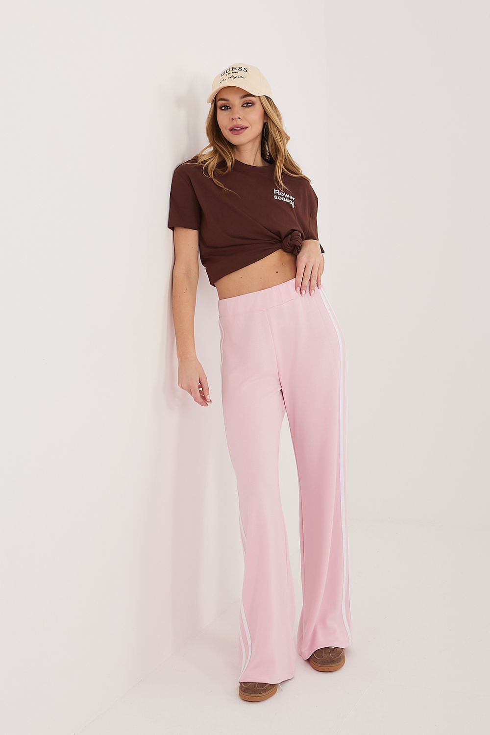 Damen lässige sportliche Hose von Relevance rosa Vorderseite