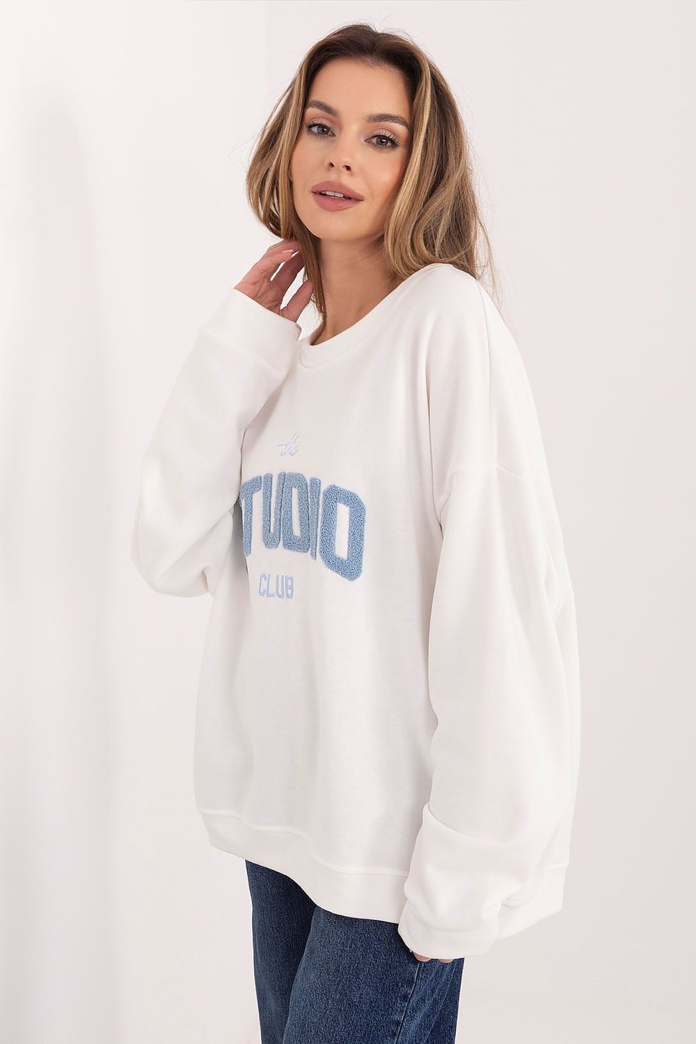 Damen lässiges Oversize Sweatershirt "Studio" von Relevance weiß Seitenansicht