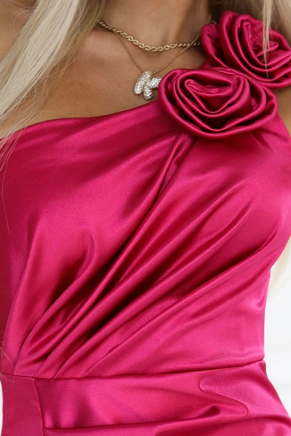 Damen Satin One Shoulder Maxikleid von Numoco pink Ausschnitt Quiet Luxury