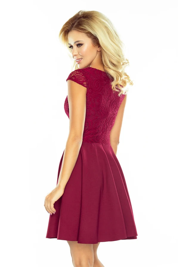 Damen Ausgestellte Abendkleid MARTA mit Spitze von Numoco weinrot Rückseite