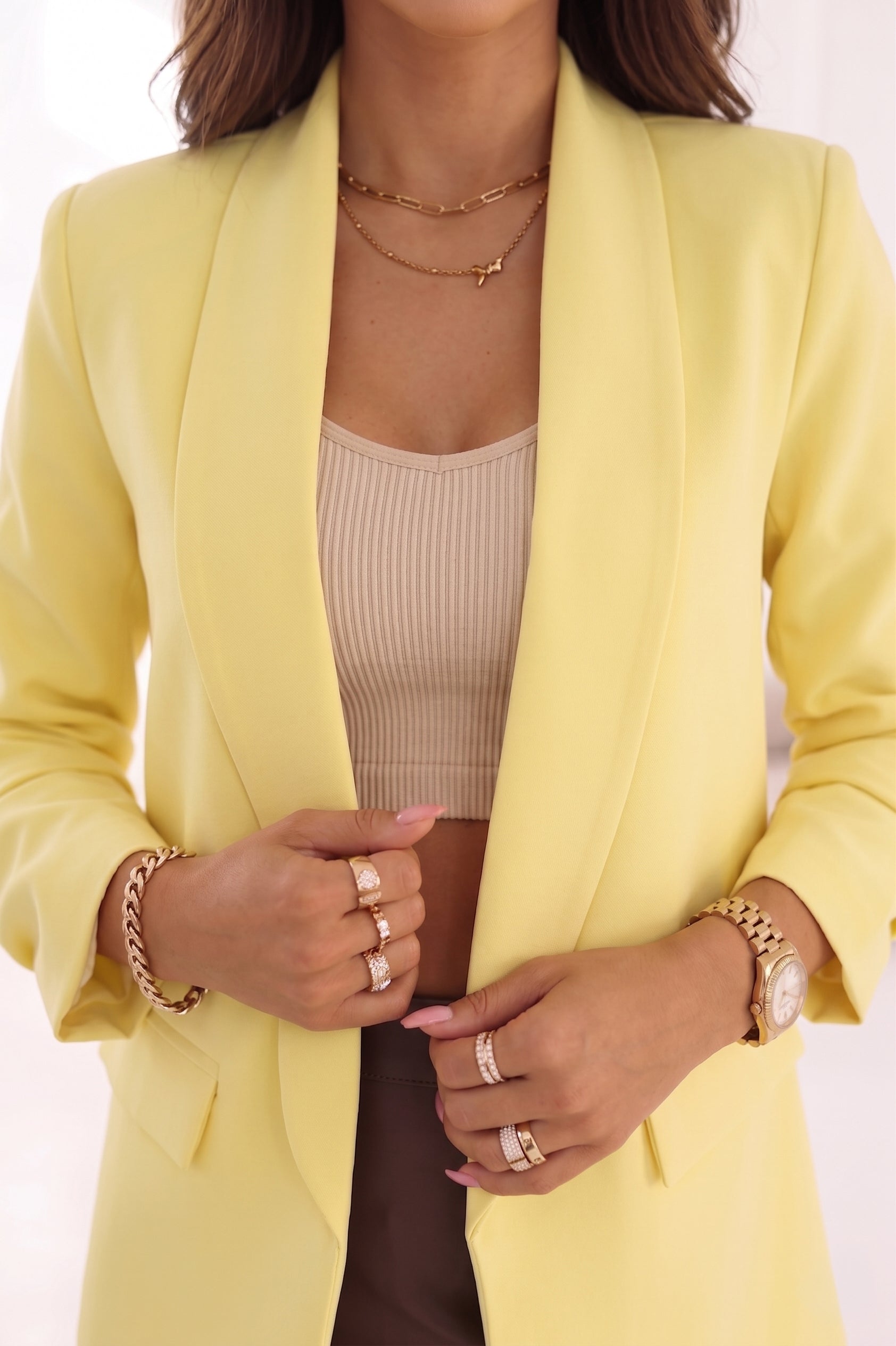 Damen Blazer mit 3/4 Ärmel und Schalkragen von Numoco gelb Ausschnitt