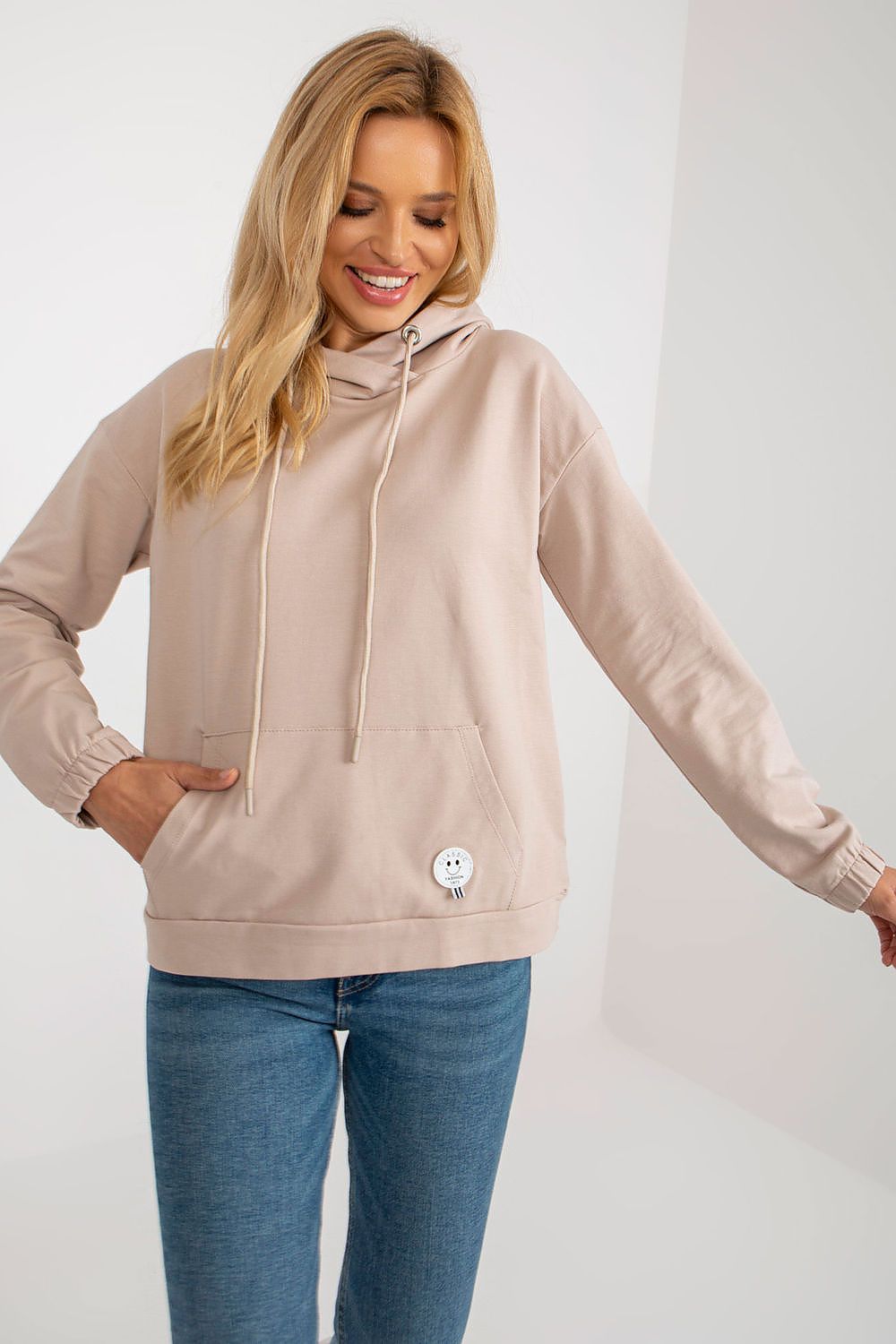 Damen Casual Hoodie, Kapuze, Kängurutasche & Aufnäher, Baumwolle von Relevance beige Vorderseite