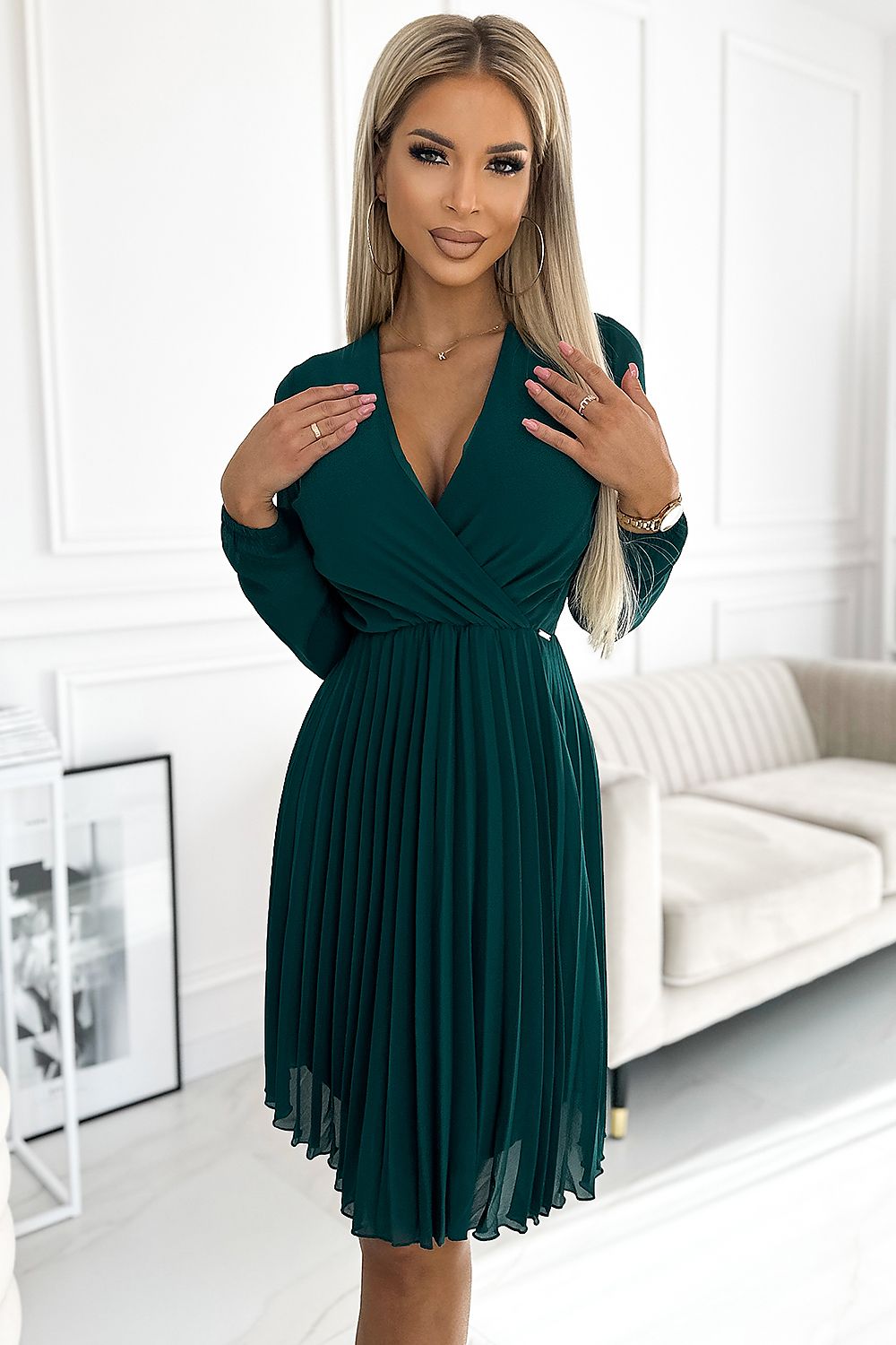 Damen Chiffon Plissee Cocktailkleid von Numoco dunkelgrün Vorderseite