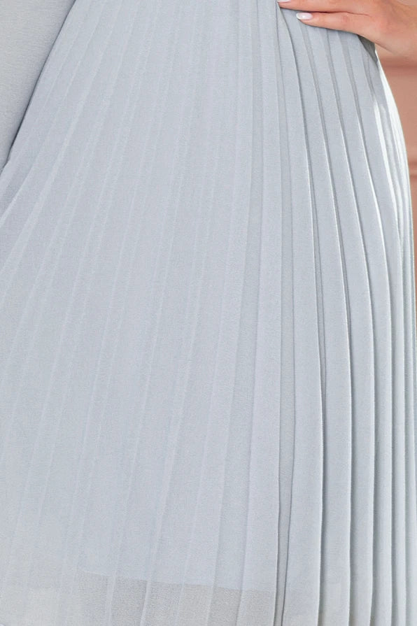 Damen Chiffon Plissee Cocktailkleid von Numoco grau Ausschnitt