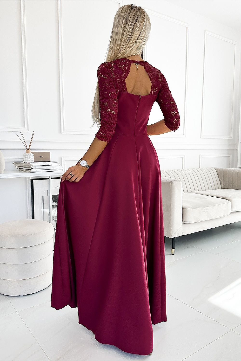 Damen Langes Abendkleid mit Spitze von Numoco weinrot Rückseite