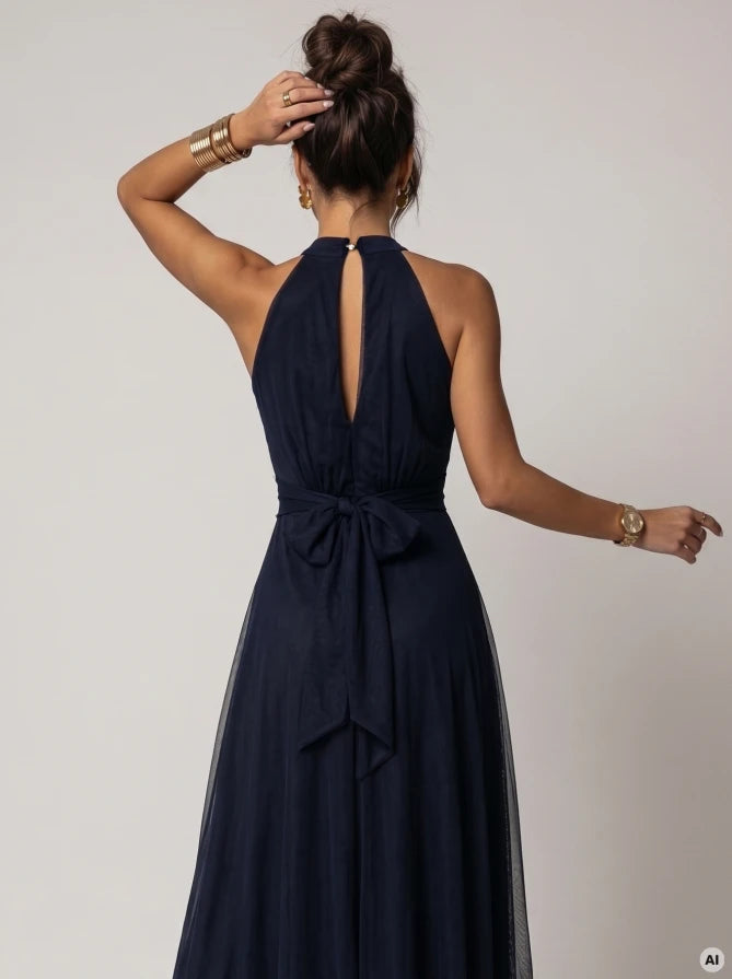 Damen Maxi-Kleid Neckholder, Taillenbindung & Tüllschicht Numoco Basic marineblau Quiet Luxury Outfit Rückseite