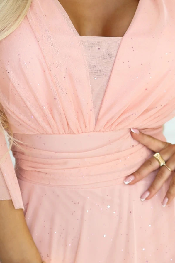 Damen Maxi-Kleid Plus-Size, Wickelausschnitt, Tüllärmel, Glitzer & Bindegürtel Numoco rosa Detail Ausschnitt