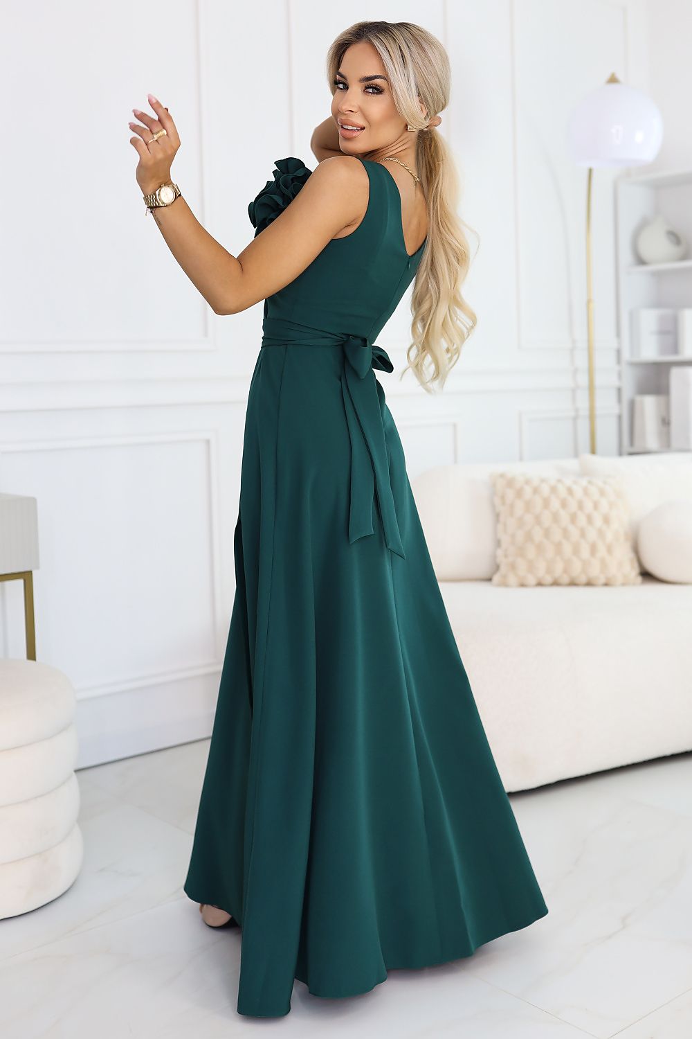 Damen Maxi Abendkleid, Herzausschnitt, Schulterblume & Beinschlitz von Numocogrün Rückseite