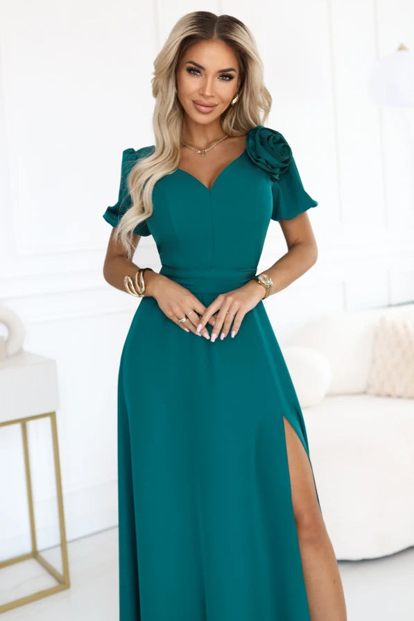 Damen Maxi Kleid Flaschengrün Herzausschnitt, abnehmbare Rose & Beinschlitz Numoco grün Vorderseite