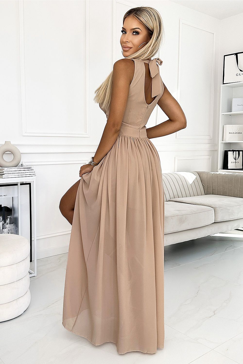 Damen Maxikleid mit Bindeband am Nacken von Numoco beige Rückseite