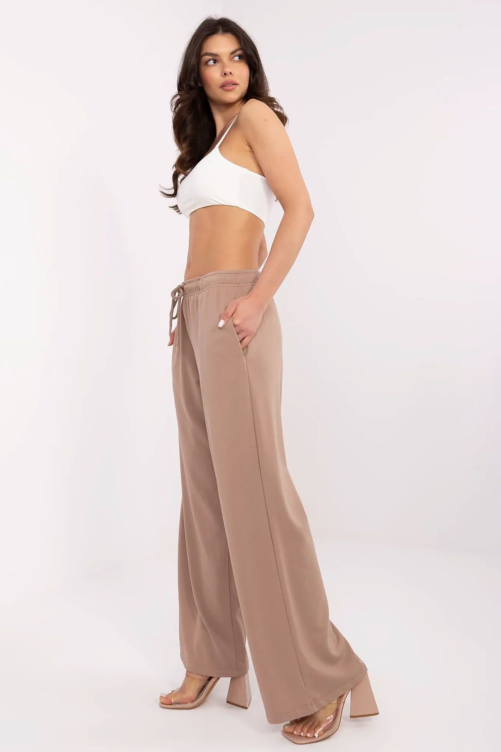Damen Mid-Waist Jogginghose mit Taschen, gerader Schnitt von Relevance beige Seitenansicht
