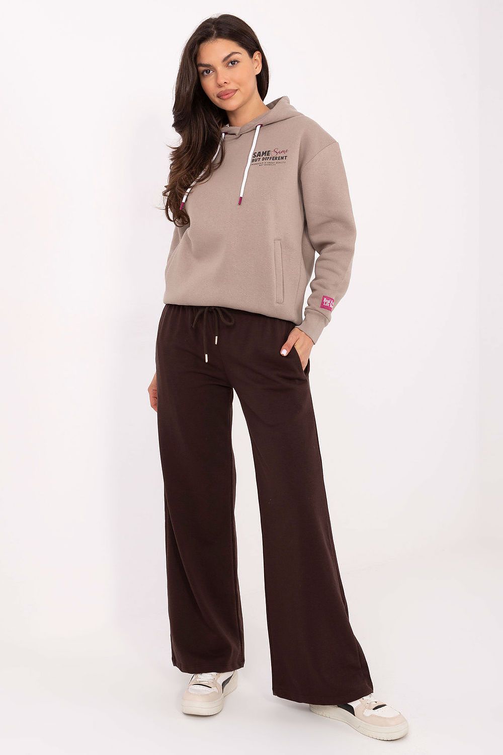 Damen Mid-Waist Jogginghose mit Taschen, gerader Schnitt von Relevance braun