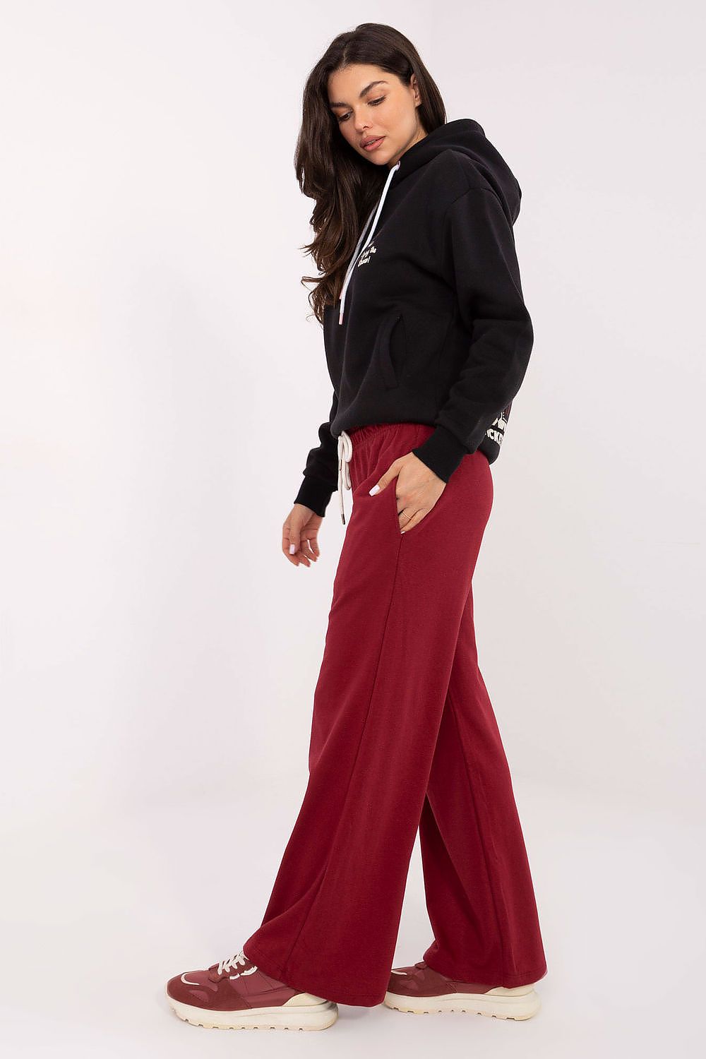 Damen Mid-Waist Jogginghose mit Taschen, gerader Schnitt von Relevance rot Seitenansicht