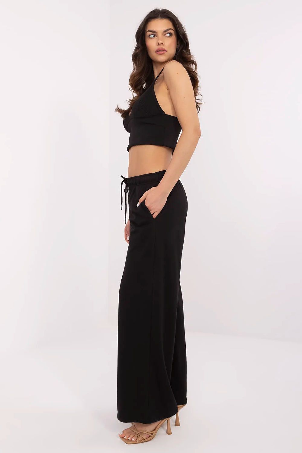 Damen Mid-Waist Jogginghose mit Taschen, gerader Schnitt von Relevance schwarz Seitenansicht