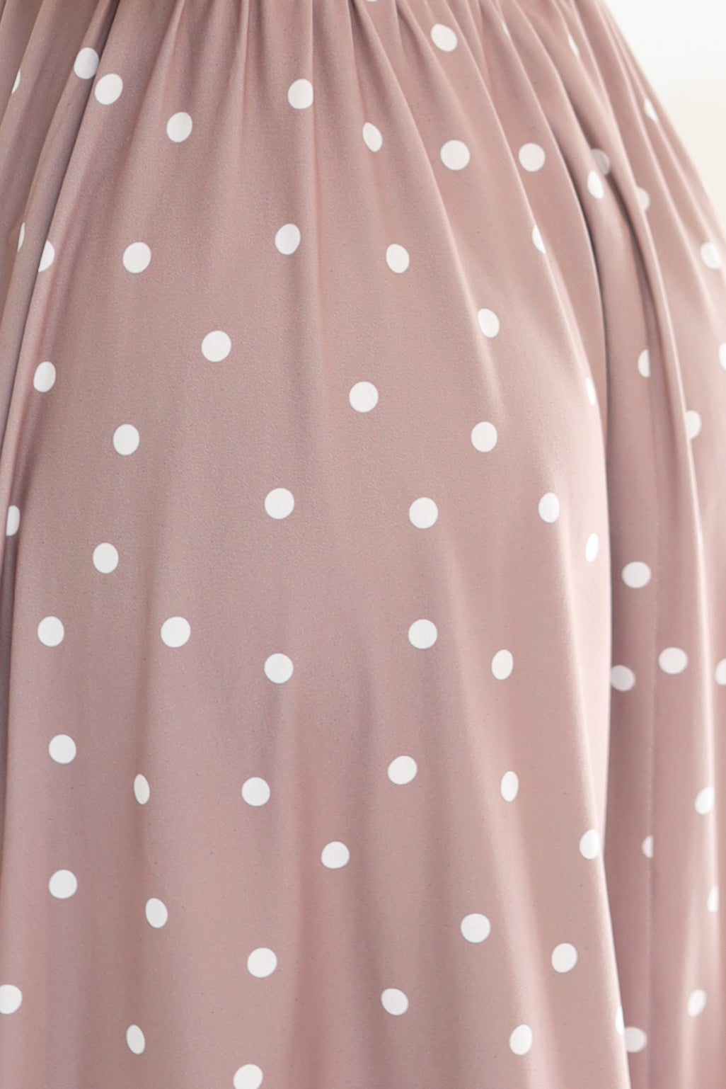 Damen Midi Alltagskleid mit Punktemuster und kurzen Volant Ärmel von Numoco Stoff beige