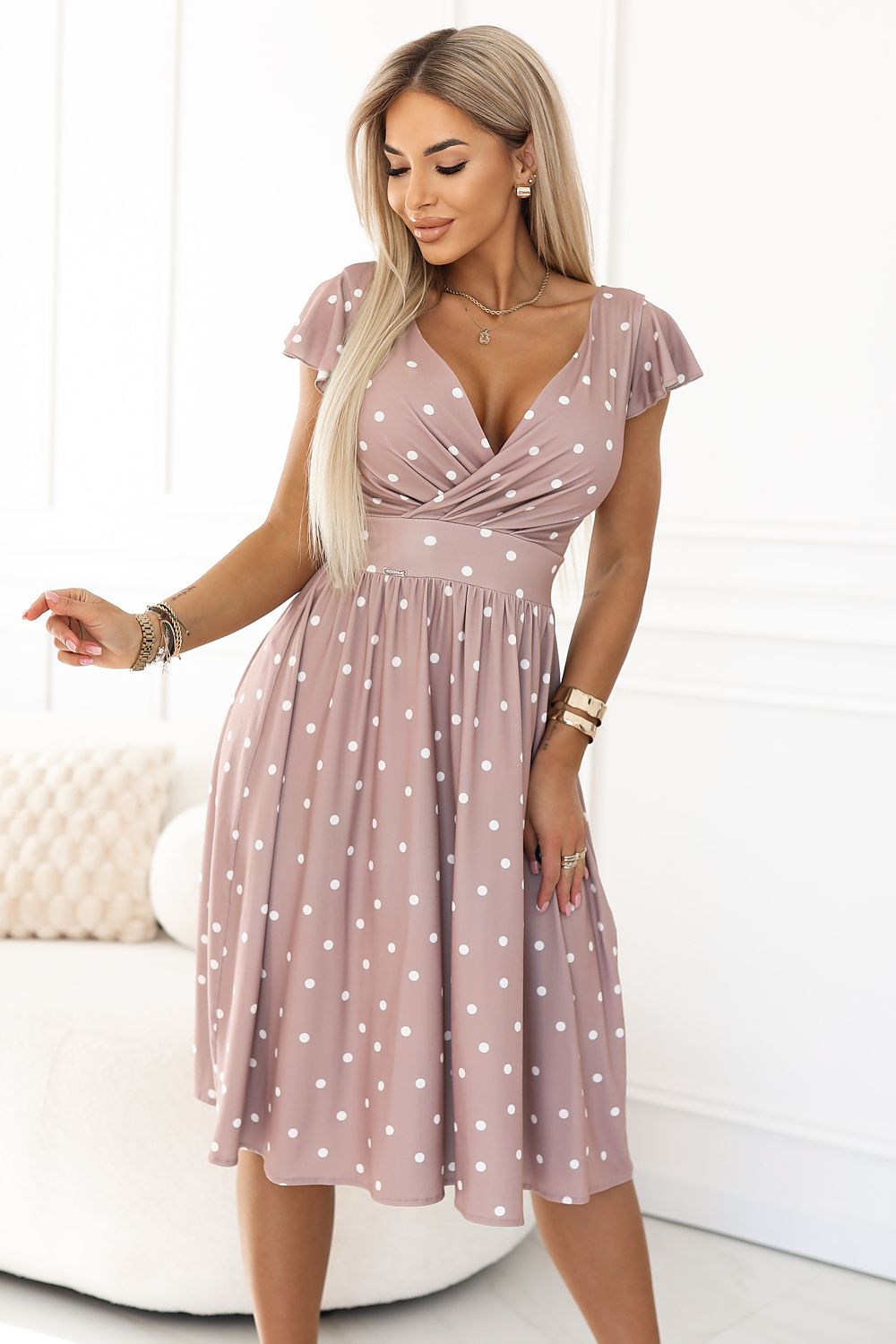 Damen Midi Alltagskleid mit Punktemuster und kurzen Volant Ärmel von Numoco beige