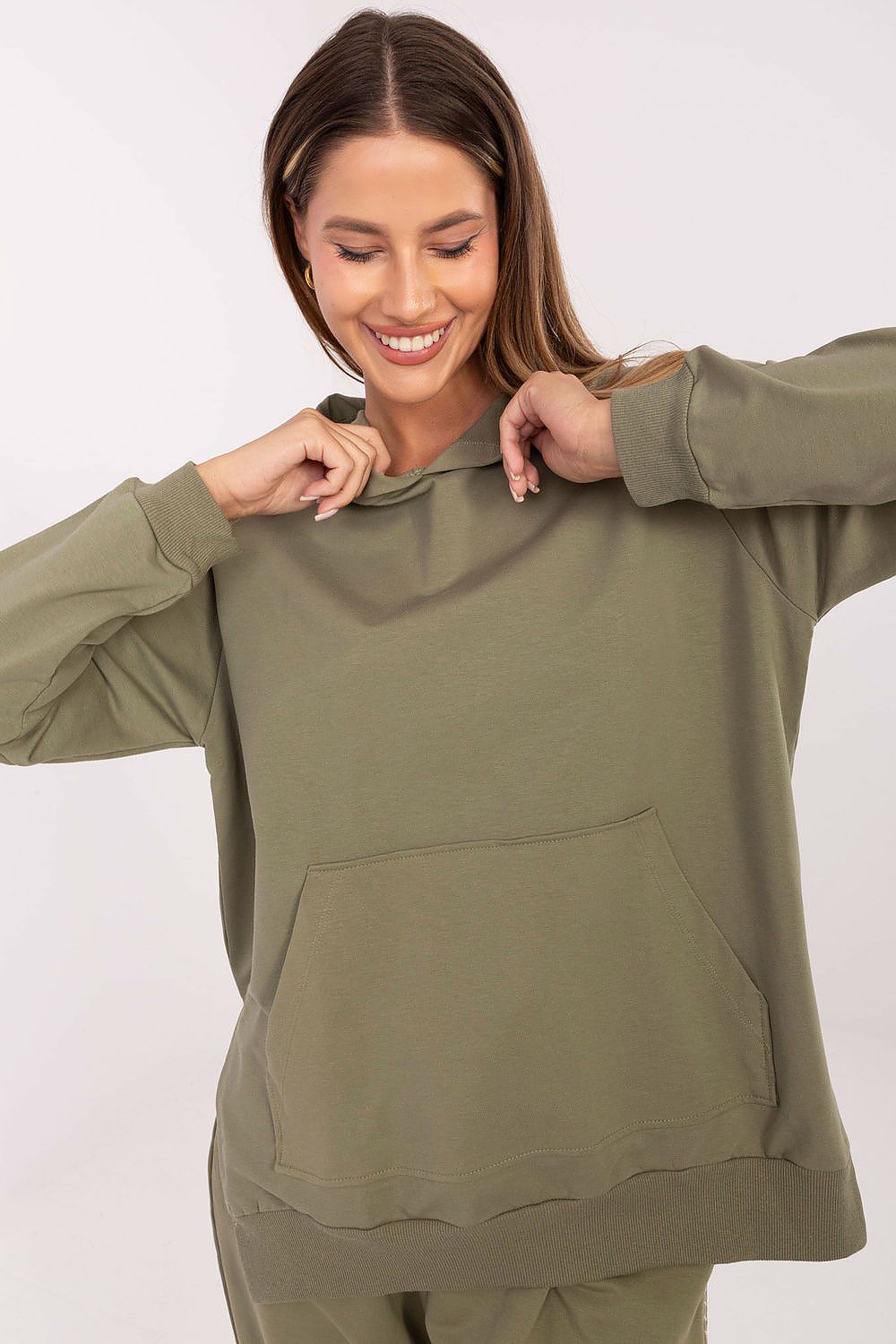 Damen Oversize Hoodie, Kängurutasche, Seitenschlitze & Baumwolle von Relevance olivgrün