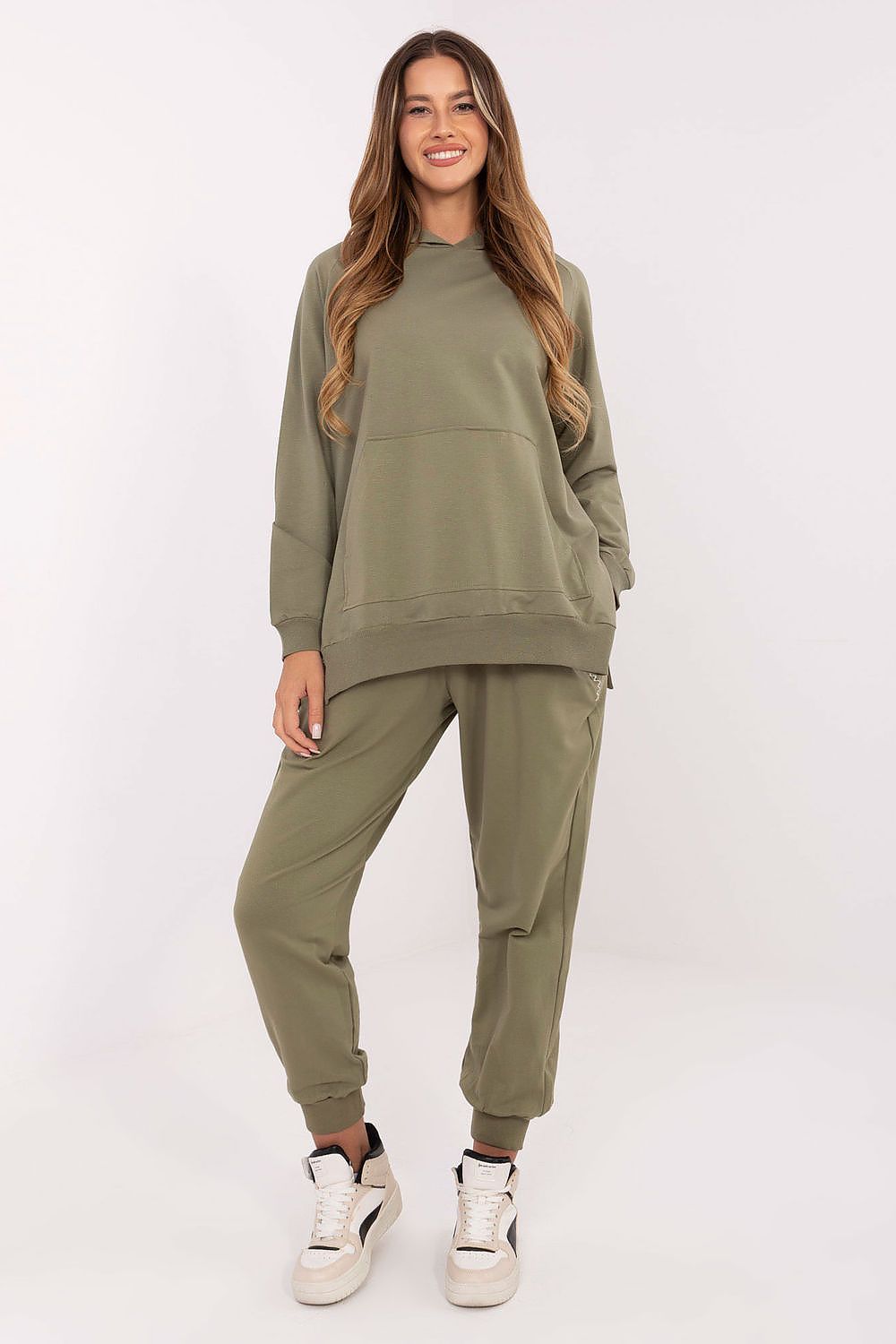 Damen Oversize Hoodie, Kängurutasche, Seitenschlitze & Baumwolle von Relevance olivgrün Vorderseite