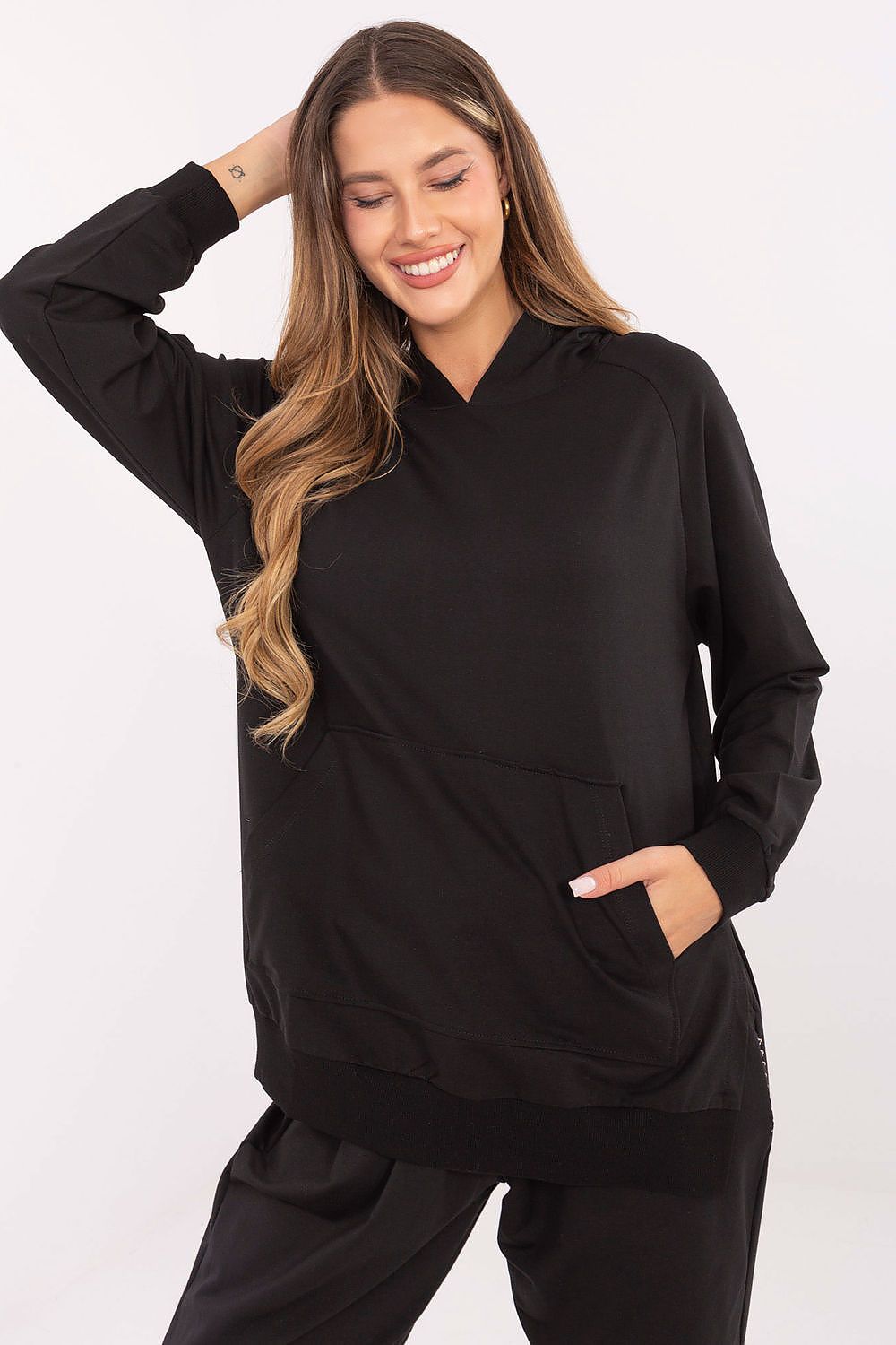 Damen Oversize Hoodie, Kängurutasche, Seitenschlitze & Baumwolle von Relevance schwarz