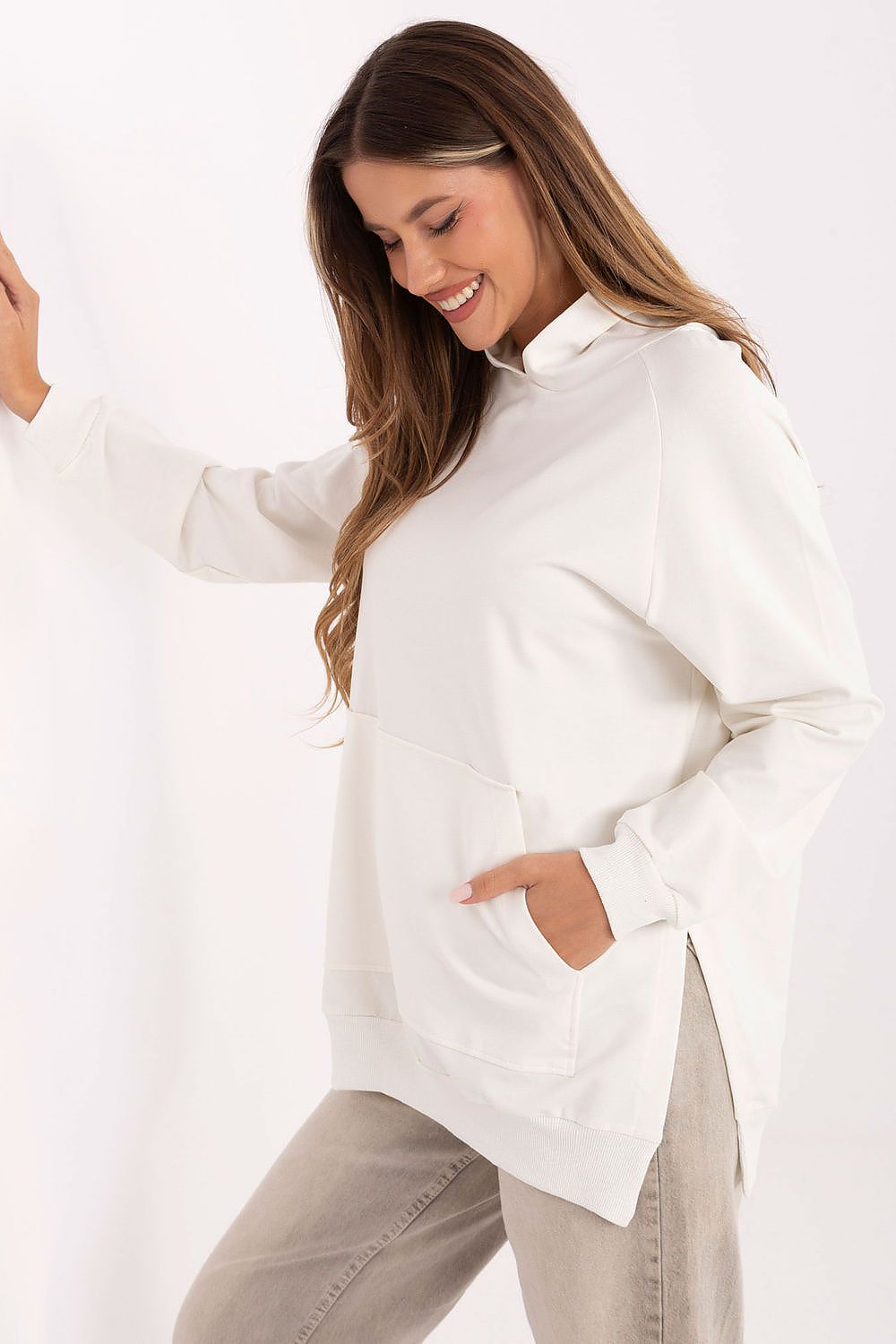 Damen Oversize Hoodie, Kängurutasche, Seitenschlitze & Baumwolle von Relevance weiß Seitenansicht