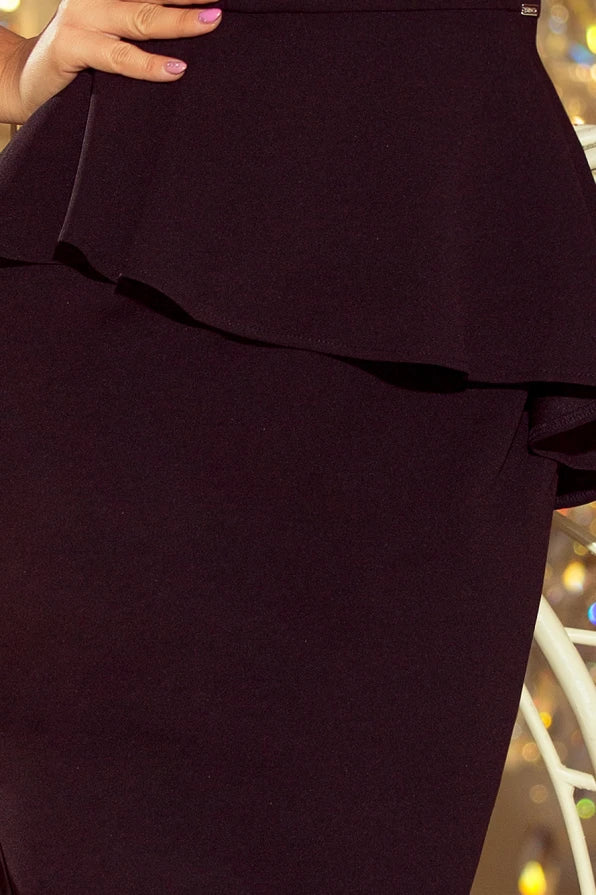Damen Pencil Midikleid mit asymetrischem Schösschen von Numoco schwarz Detailausschnitt