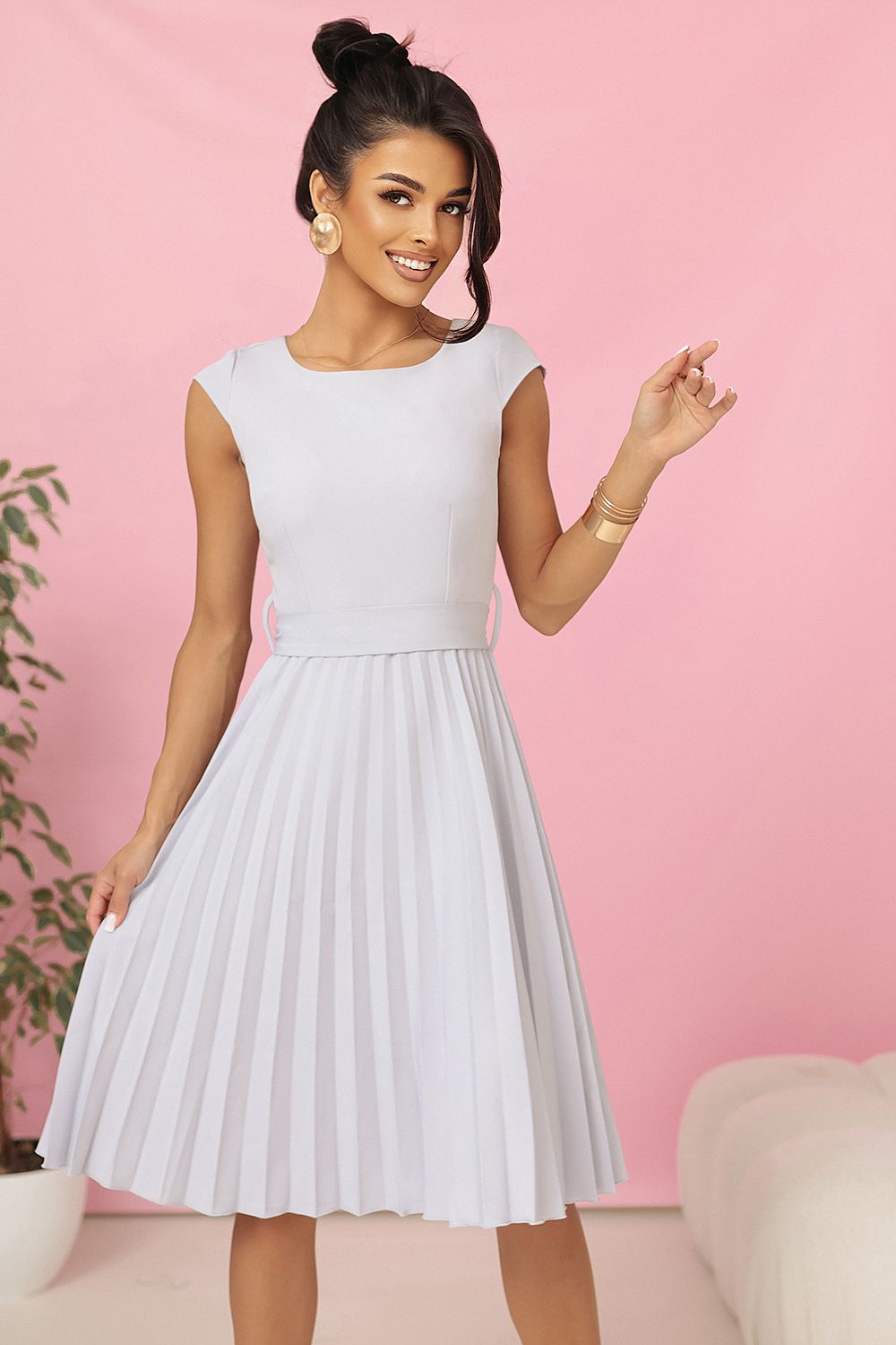 Damen Plisseekleid mit kurzen Ärmeln von Numoco weiß