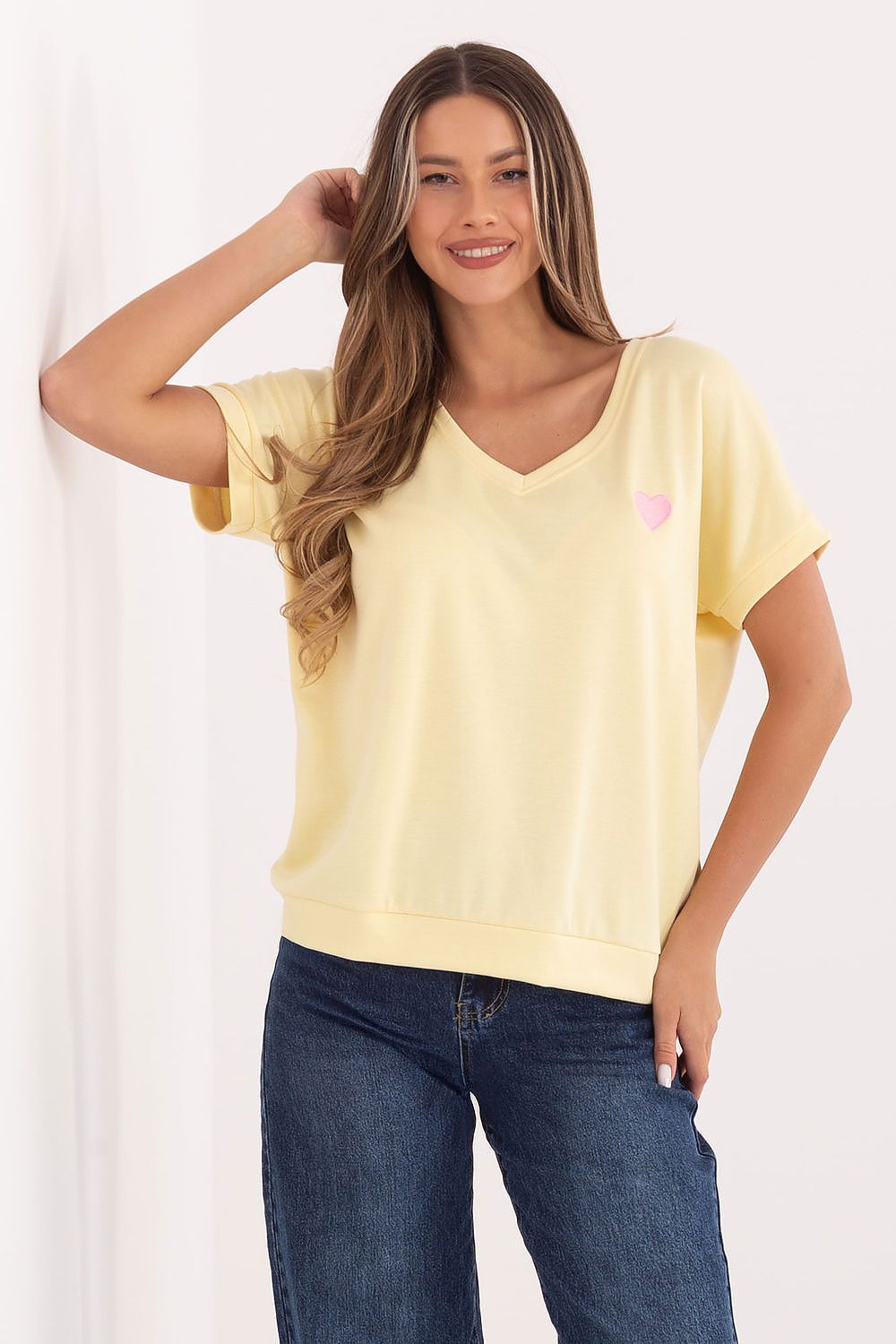 Damen Shirt mit V-Ausschnitt von Relevance gelb Vorderansicht