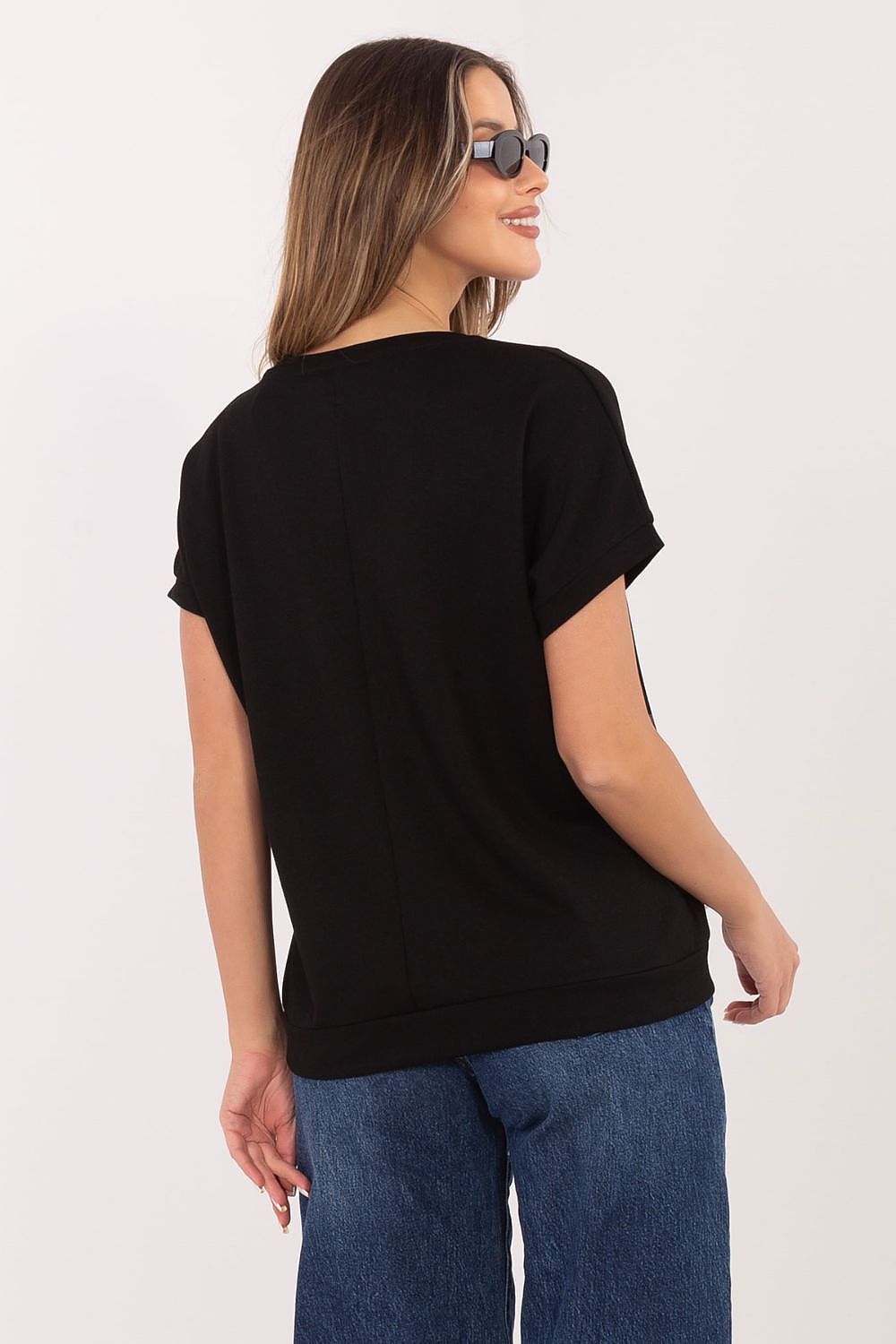 Damen Shirt mit V-Ausschnitt von Relevance schwarz Rückseite