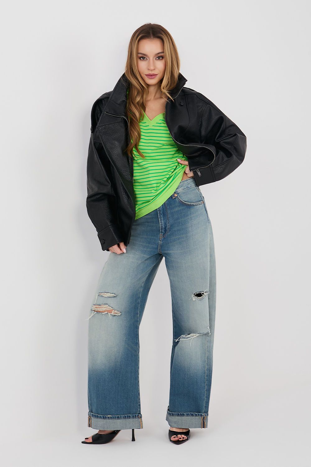 Damen Streifen T-Shirt mit V-Ausschnitt von Relevance grün Vorderseite