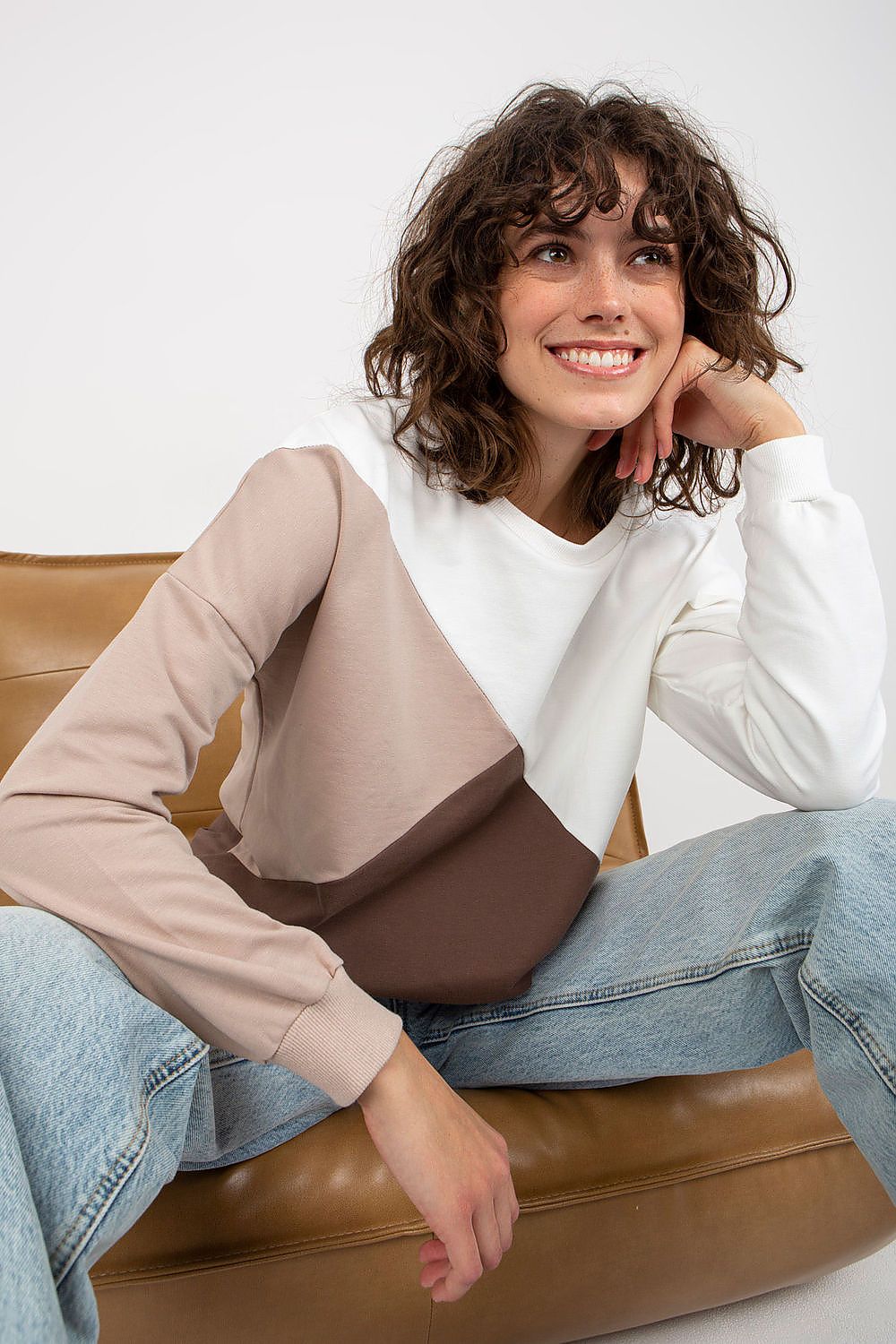 Damen Sweatshirt Rundhals Lange Ärmel – Casual Alltag Relevance braun Outfit Inspo.