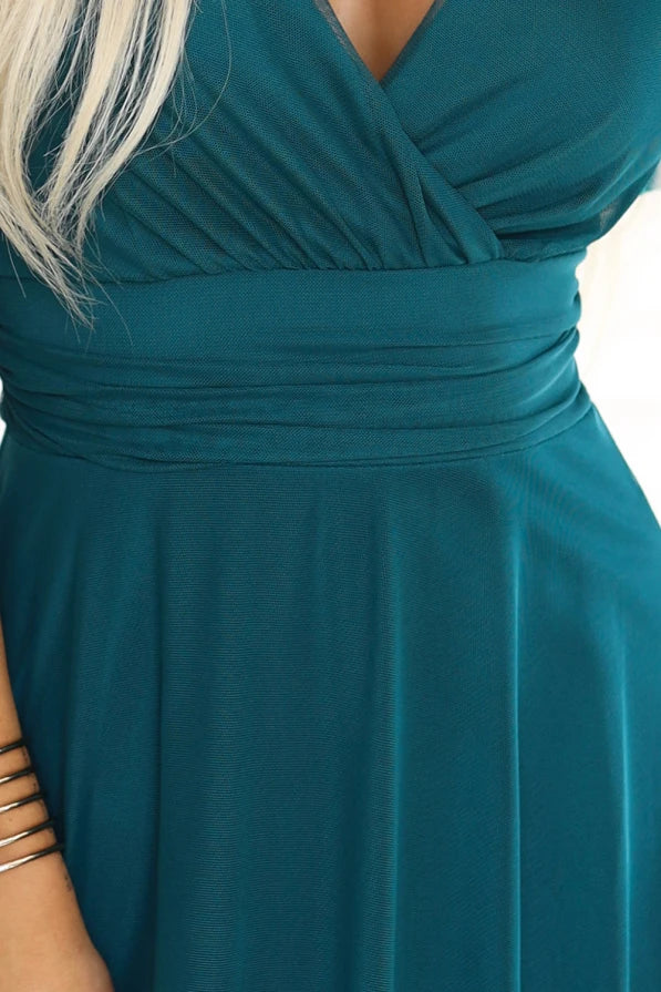 Damen Tüll Maxikleid NASTIA mit Wickelausschnitt von Numoco Basic grün Ausschnitt